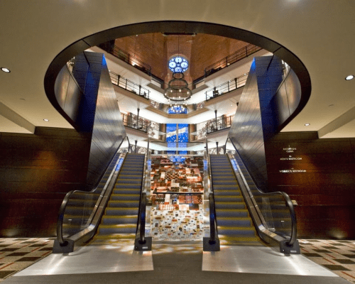 Opus Affair, Alibi Bar