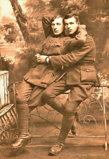 WWI couple in England, sometime between 1914-1918 || Source: everydaygay.blogspot.com
